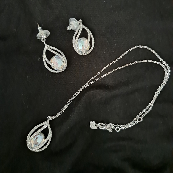 Swarovski Megan Necklace & Earring Set - Picture 1 of 2